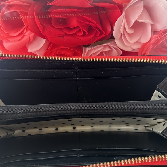 Kate spade red patent Leather Bow Zip Around wallet, EUC - Picture 10 of 11